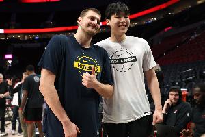 杨瀚森：我在场下看约基奇打球一直惊呼 就觉得球怎么能这么打