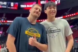 难掩激动！杨瀚森谈与约基奇聊天感受：练了十几分钟英语全用上了