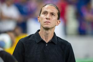 娘家人！弗拉门戈主帅费利佩·路易斯：支持维尼修斯，歧视是犯罪