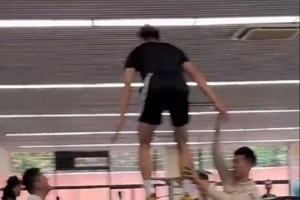 给你们点赞！杜锋晒球员训练视频：工作热情堪比那块黄色海绵