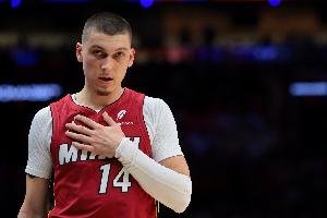 鲍威尔：我能和希罗建立化学反应 伤病这种事是他无法控制的