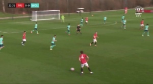 天秀！15岁JJ·加布里埃尔闪转腾挪轰小角度爆杆，助曼联U18领先