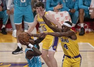 里夫斯：在新秀赛季隆多教会我如何看录像 詹姆斯也愿意帮助我