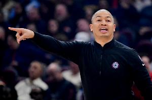 不满骗犯规!队记:今天是我见过卢最生气的最生气的赛后采访之一