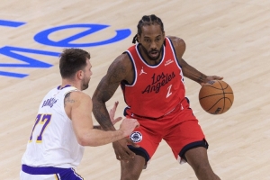 解说：伦纳德状态火热&感觉他不会休战太久 以后别让老詹发边线球