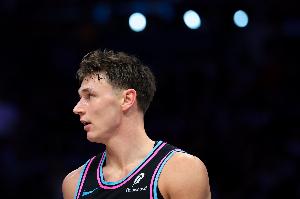 阿德巴约：拉松会做很多数据体现不出来的小事 这都是正面贡献