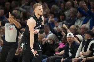 火力凶猛！森林狼首节三分13中8轰下40分 领先独行侠15分