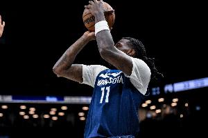 板凳匪徒！纳兹·里德14中8砍下21分7板4助 三分8中4