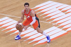 曾令旭：当你看到37岁大洛多数回合都换防 在内线蹲坑已没有市场