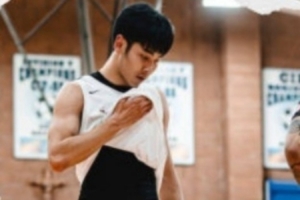 敢打敢拼！张博源EYBL全场18投5中&罚球6中4 得到17分8板3断