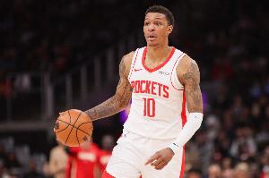 不浪费机会！小史密斯半场4中4高效拿下11分2板1助1断