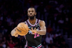 我就看你下半场还能拿几分？维金斯半场7中6砍19分