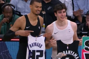 文班：我上次和雷诺交手是2018年的法国U15锦标赛 他就像我兄弟