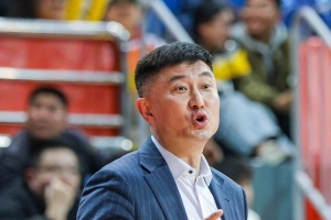 黄荣奇：杜锋是非常好的教练 他对工作近乎偏执 网上过分解读他