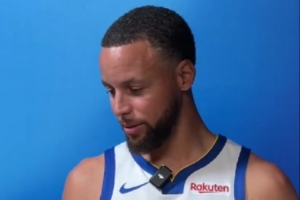 勇士众将品尝中国零食：库里钟爱辣椒酱 穆迪喜欢椰奶 波姐爱旺仔