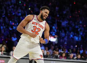 今天硬了！布朗：唐斯在暂停时主动强调防守 他成功限制了申京