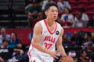 河村勇辉G联盟背靠背2战送21助 扣篮王麦克朗2战狂轰73分