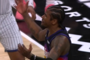 一锤定音？杰伦·格林突破拉杆上篮终于进球 太阳最后34秒领先3分