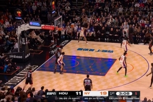 破荒！杜兰特三分命中个人本场首球 前6次投篮均偏出