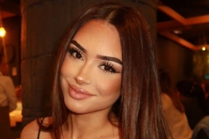 新欢！镜报：加纳乔与网红洛巴兹在埃及度假，两人去年底开始交往