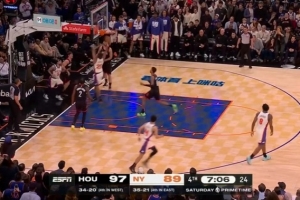 悬念再起！唐斯和阿尔瓦拉多相继三分穿针 尼克斯8-0轰停火箭