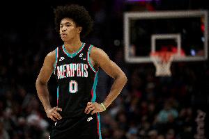 拼尽全力！韦尔斯13中10空砍25分 三分5中3