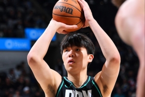 常规赛到现在进步最大的方面是？杨瀚森：英语、体能和跑动能力