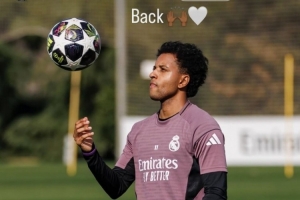 接近复出，罗德里戈社媒晒队内训练照：重返绿茵场