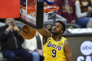 南湾湖人104-99胜德克萨斯传奇 布朗尼14中7得17分7板3助1断1帽