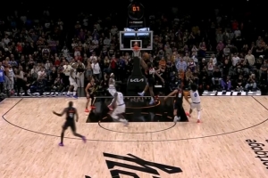 看累了！太阳0.7秒空接绝杀战术马威没能打进 比赛进入第二个加时