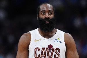 阿里纳斯：哈登说自己在钱上牺牲很多一点不假 他至少放弃了1.5亿