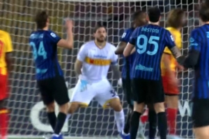 半场-国米暂0-0莱切 恩里克遭门线解围国米控球近7成+14射门未果