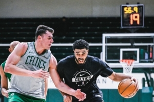 什么时候复出？绿军晒塔图姆参加队内训练对抗的照片