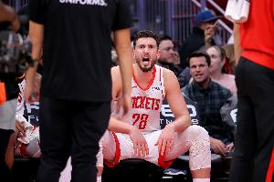 就一节能看!申京末节3中0&关键时刻被弃用 12中6得16+6+6+6失误