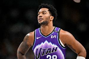 又白忙活了！森萨博15投10中&三分8中4 空砍26分3板1助