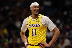 明日战魔术！湖人伤病报告：海斯小概率出战 布朗尼蒂耶罗下放