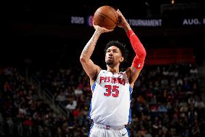 96-97赛季以来仅3人在第四节砍下10分5板4帽：文班+浓眉+伍德