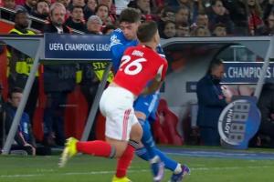 赛中击打对手头部，葡媒：欧足联驳回本菲卡投诉巴尔韦德暴力行为