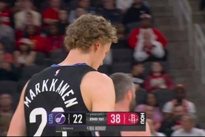 逆天！火箭首节全队9次失误仍领先爵士16分 投篮21中14