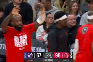 这不秀一个！阿门大帽后反击双手轻扣 老姐夫场下“不满”喝倒彩~