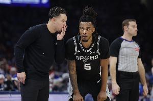 米奇谈卡斯尔防守坎宁安：各个方面的表现都非常出色