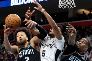 马刺克活塞：文班亚马的存在感