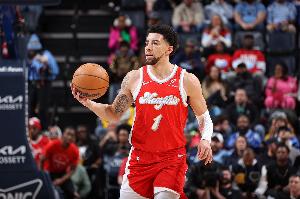 组织防守亮眼！小皮蓬上半场4中0仅得2分 但送出6助攻5抢断