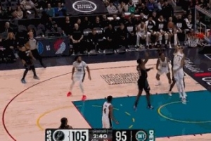 不愧少林高僧！保罗·里德背转身抛投 文班亚马高高跃起大帽抓球