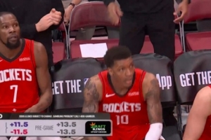 手热得发烫！小史密斯连中三记三分球 目前投篮4中4不丢