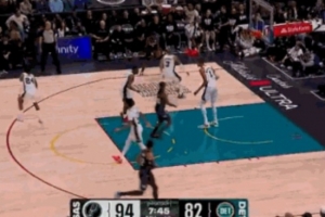 很谨慎啊！坎宁安助攻勒韦尔命中底角三分球 马刺迅速喊停