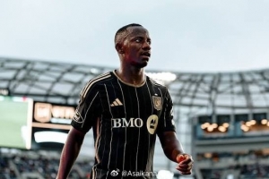 加纳球员亚乌·耶博阿（Yaw Yeboah）签约青岛海牛