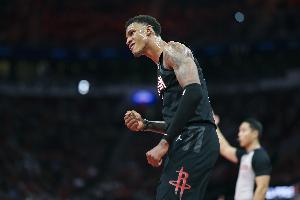 攻防俱佳！小贾巴里·史密斯半场11中9轰22分6板2断2帽 三分6中4