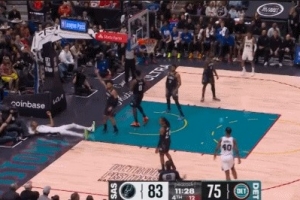 状元对决我更胜一筹！文班抢到前场板 强突造成坎宁安第5犯！