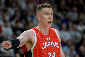 媒体人：日本男篮用科克弃用霍金森 或在搞烟雾弹 赛前再临时更换